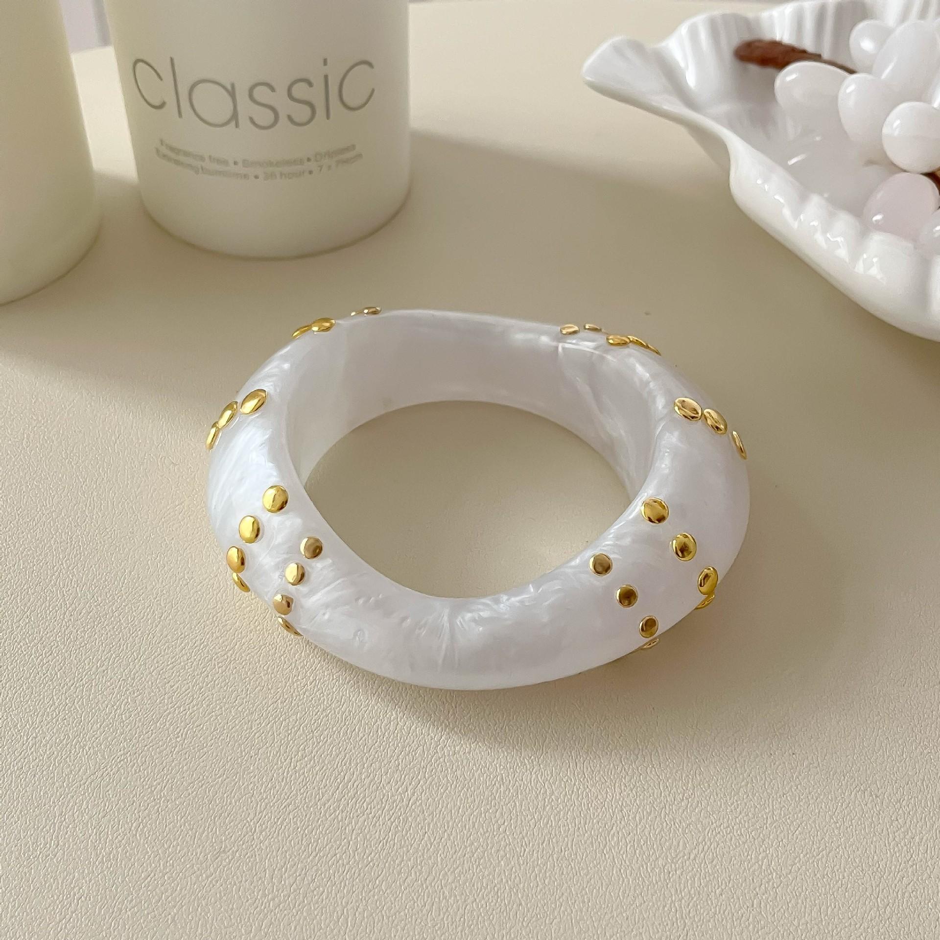 Creative Bohemian Acrylic Bangle Vintage Resin Rivet Bracelet Wide Minority Design Irregular Geometric Bracelet Women красный