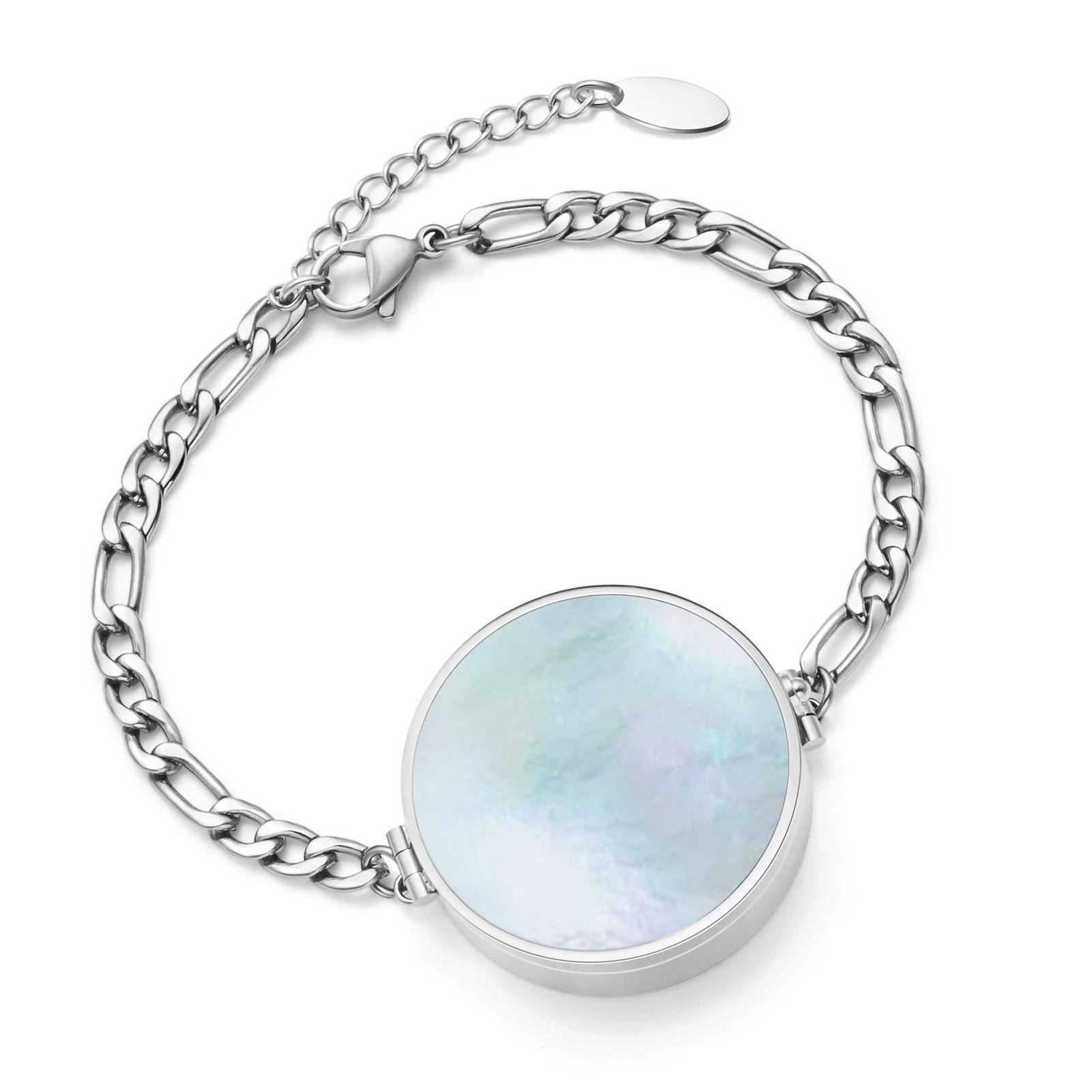

Practical Lip Balm Hand Jewelry Travel Lip Balm Holder Bracelet Combining Style and Practicality with Random Flavor