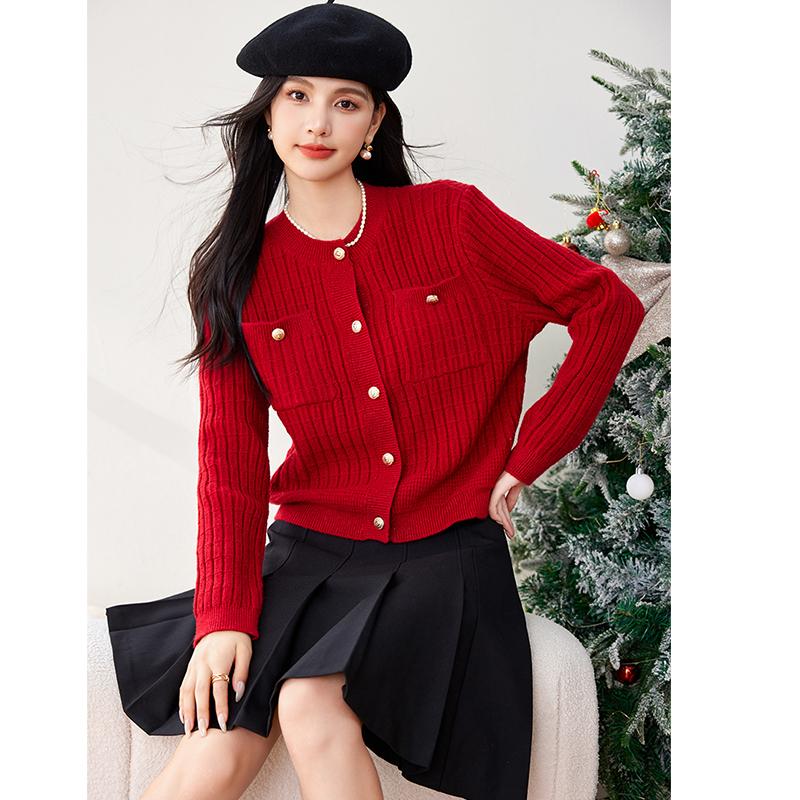 Cozy Red Knitted Sweater with Loose Fit and Chic Style for Winter