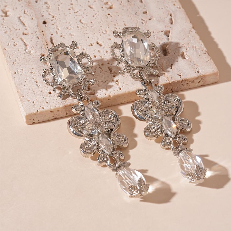Elegant Pearl Petal Tassel Earrings - High-End, Versatile Design with a Touch of Luxury