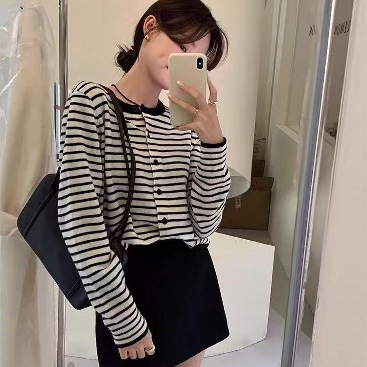 Korean High-end Black and White Striped Knitted Cardigan Women's Autumn New Front Shoulder Waist Short