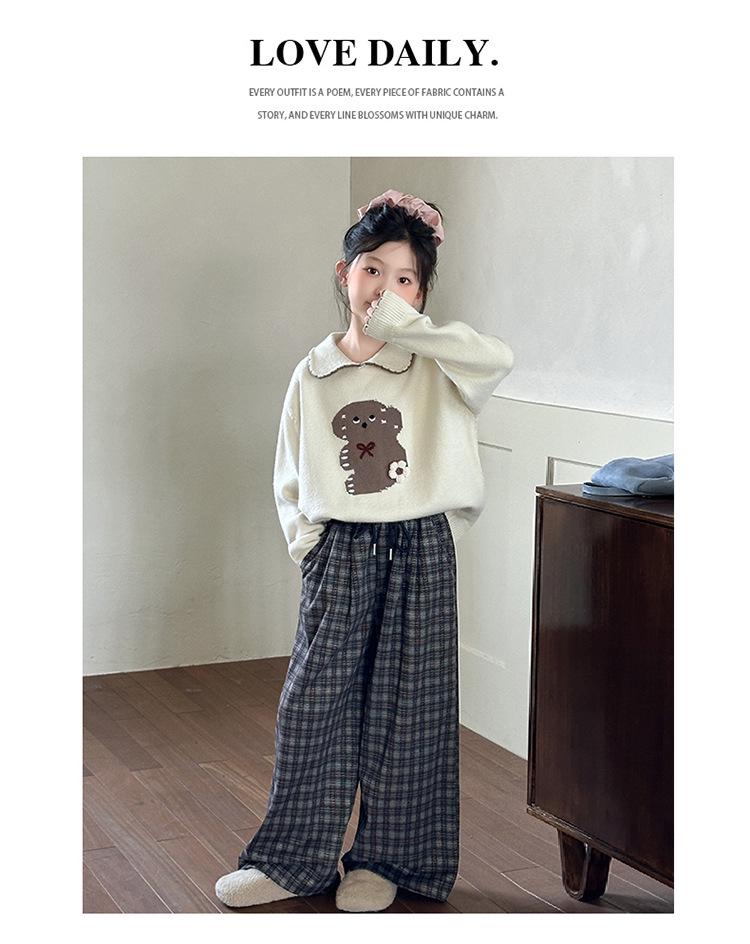 Autumn 2025 Girls' Trendy Knitted Bear Sweater & Plaid Pants Set with Peter Pan Collar