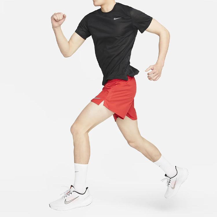 Nike Pánské tričko s krátkým rukávem a logem, pulovr s kulatým výstřihem, černé DX0875-010