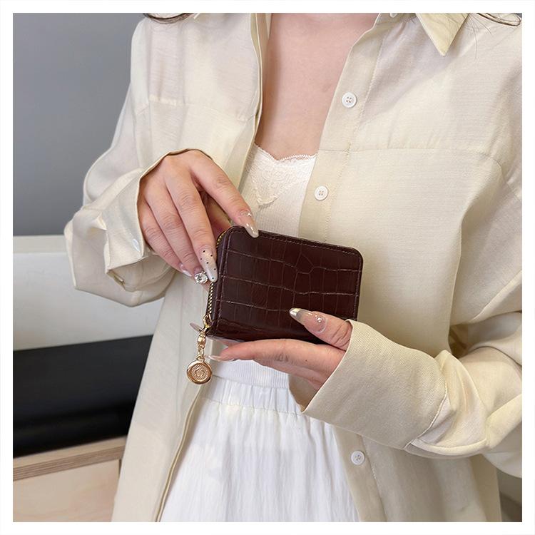 Women’s Zipper Short Wallet Crocodile Embossed PU Leather Large Capacity Card Holder Coin Purse Zip Around Wallet