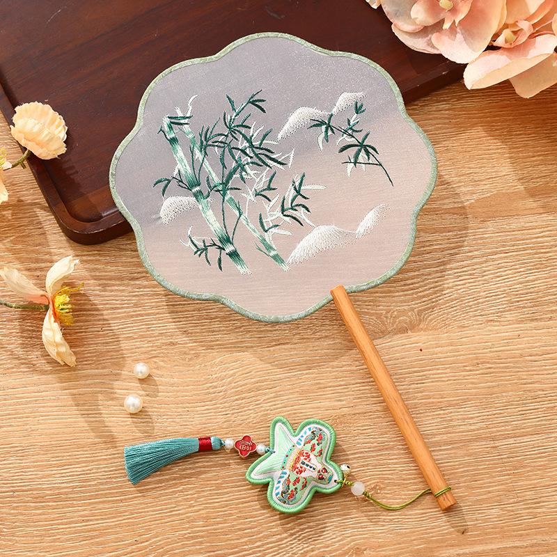 Ventaglio rotondo a doppia faccia con ricamo di Suzhou: Stile Cinese Antico per Hanfu e Cheongsam, Perfetto per la Danza dei Bambini.