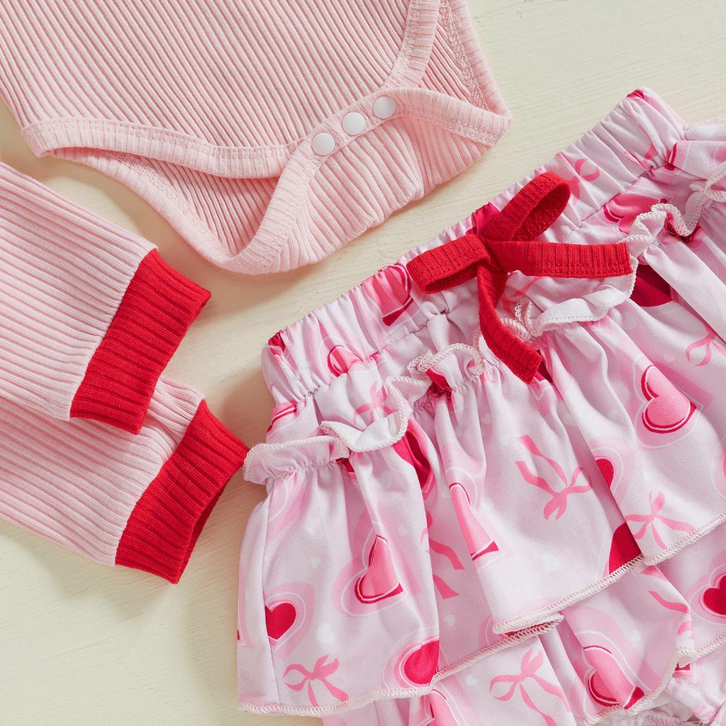 Baby Mädchen Valentinstags-Outfit Buchstabenstickerei Langarm-Strampler mit Herz-Print-Rock und Schleifen-Stirnband Stulpen