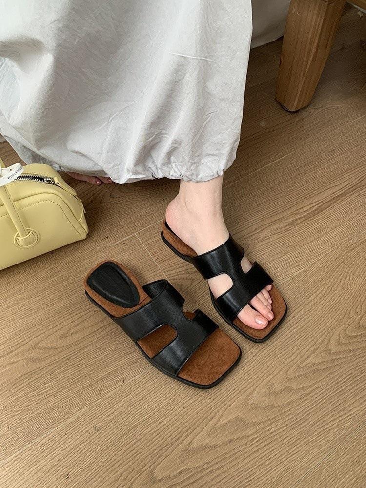 

Soft bottom gentle square head simple word with cool slippers women s skirt wear 2025 summer beach vacation slippers tide 35
