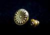 DIAMOND JAPAN Chrysanthemum Crest 24K Gold Plated Epoxy Pin Brooch Family Crest Brooch Pin Pin Badge Lapel Pin Yakuza Yakuza Tough Ruffian Ruffian