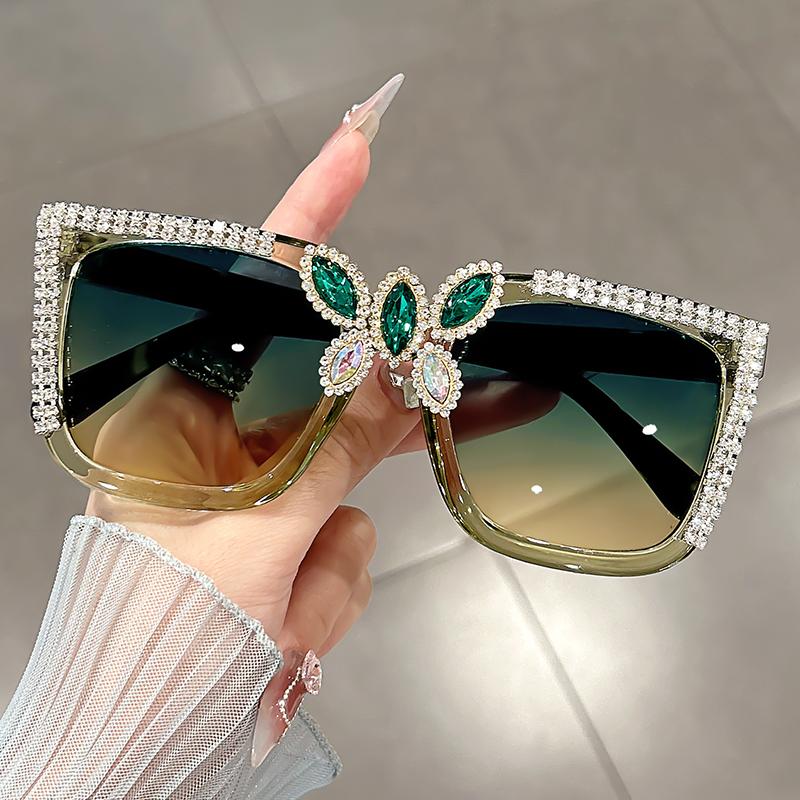

New Large Square-Framed Personalized Party Sunglasses A Fashionable Item For Posing With Diamonds