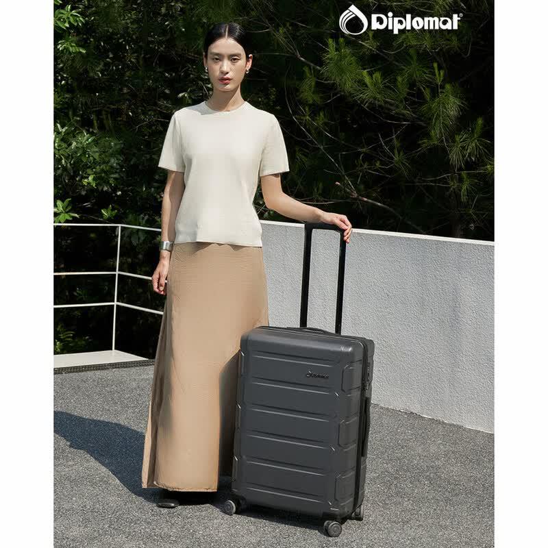 Diplomat TC-26082 Hardside Spinner Luggage