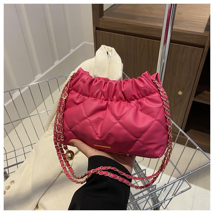 Large Capacity Stylish Pleated 2024 Spring New Trendy Casual Embroidered Drawstring Crossbody Chain Shoulder Bag розовый