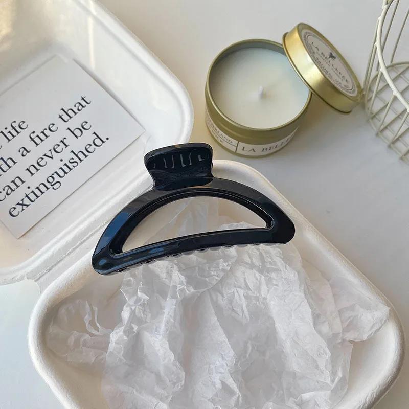 Nouvelle pince élégante en acrylique à grande griffe pour femmes Ins Mode simple Rétro Pince à cheveux creuse en forme d'éventail Accessoires pour cheveux pour filles