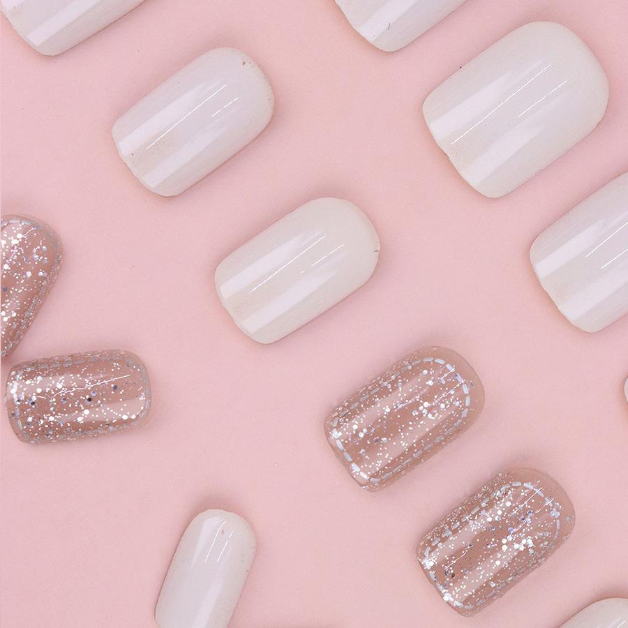 24 Stück Creme Schokolade Weiß Puder Süß Neues Temperament Einfache Maniküre Über Herbst und Winter Weiß Maniküre Tragen Nagel