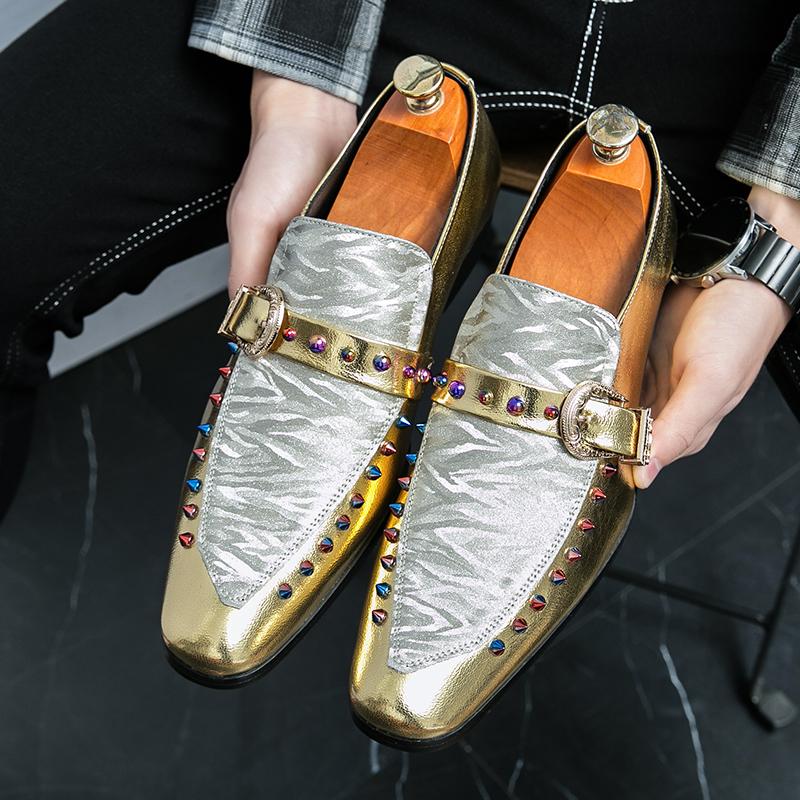 Designer New Men Charm Pointed Gold Dazzling Rivet Monk Strap Leather Shoes Male Dress Wedding Prom Homecoming Loafers Footwear