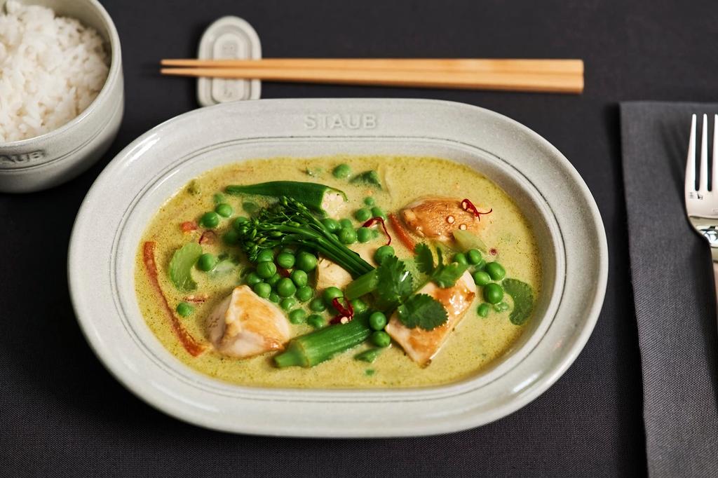 Staub Plate 25cm Curry Plate Oval Plate Ceramic Pottery Microwave Safe Japanese Ceramic Plate "Oval Campagne" [Authorized Product] 40508-030