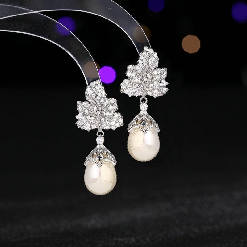 

Серьги в стиле ретро, изысканные, для банкетного платья, с высококачественными каплевидными жемчужными серьгами из циркония в форме кленового листа