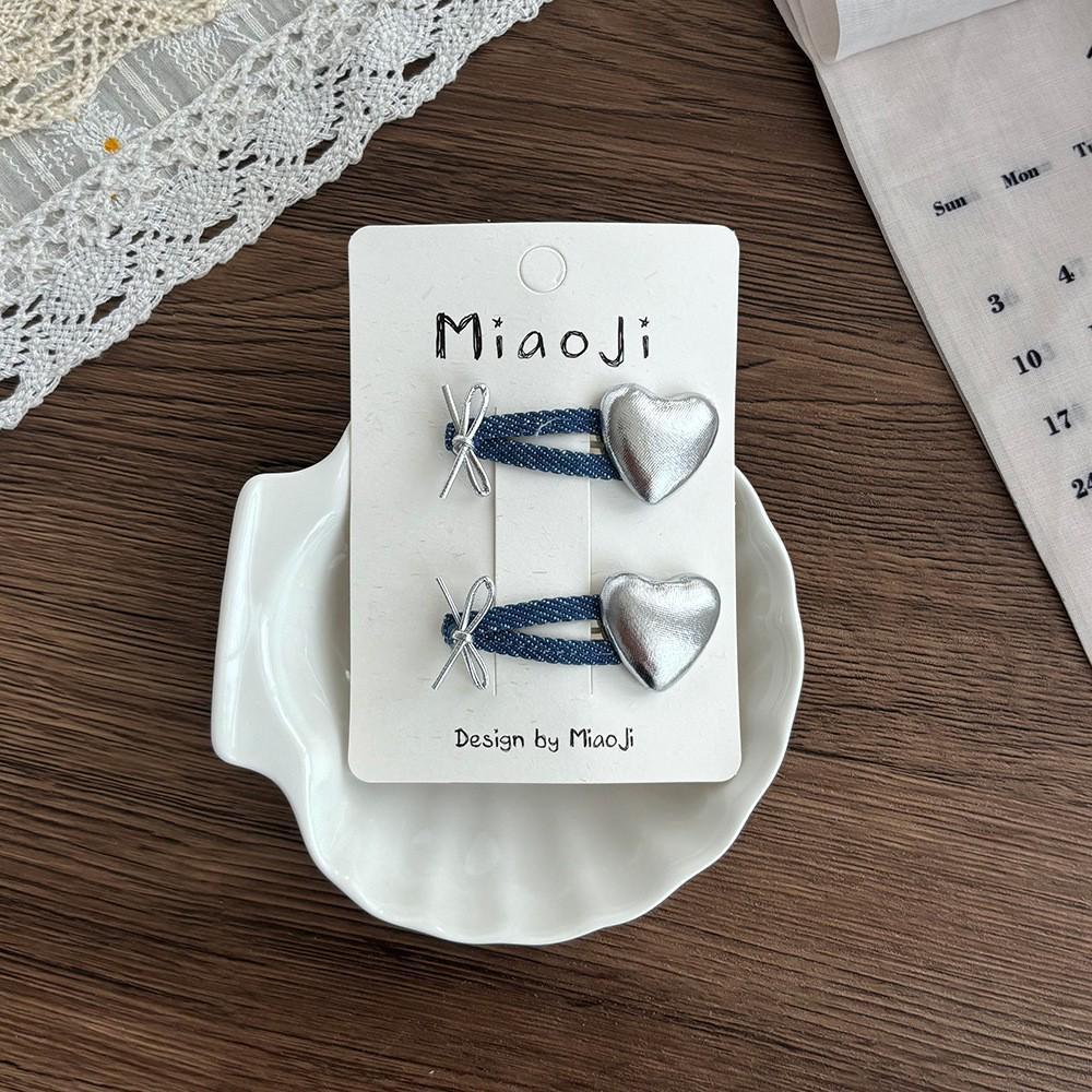 

Korean Retro Polka Dot Denim Blue Baby Hair Clip – Versatile, Hair-Friendly BB Side Clip