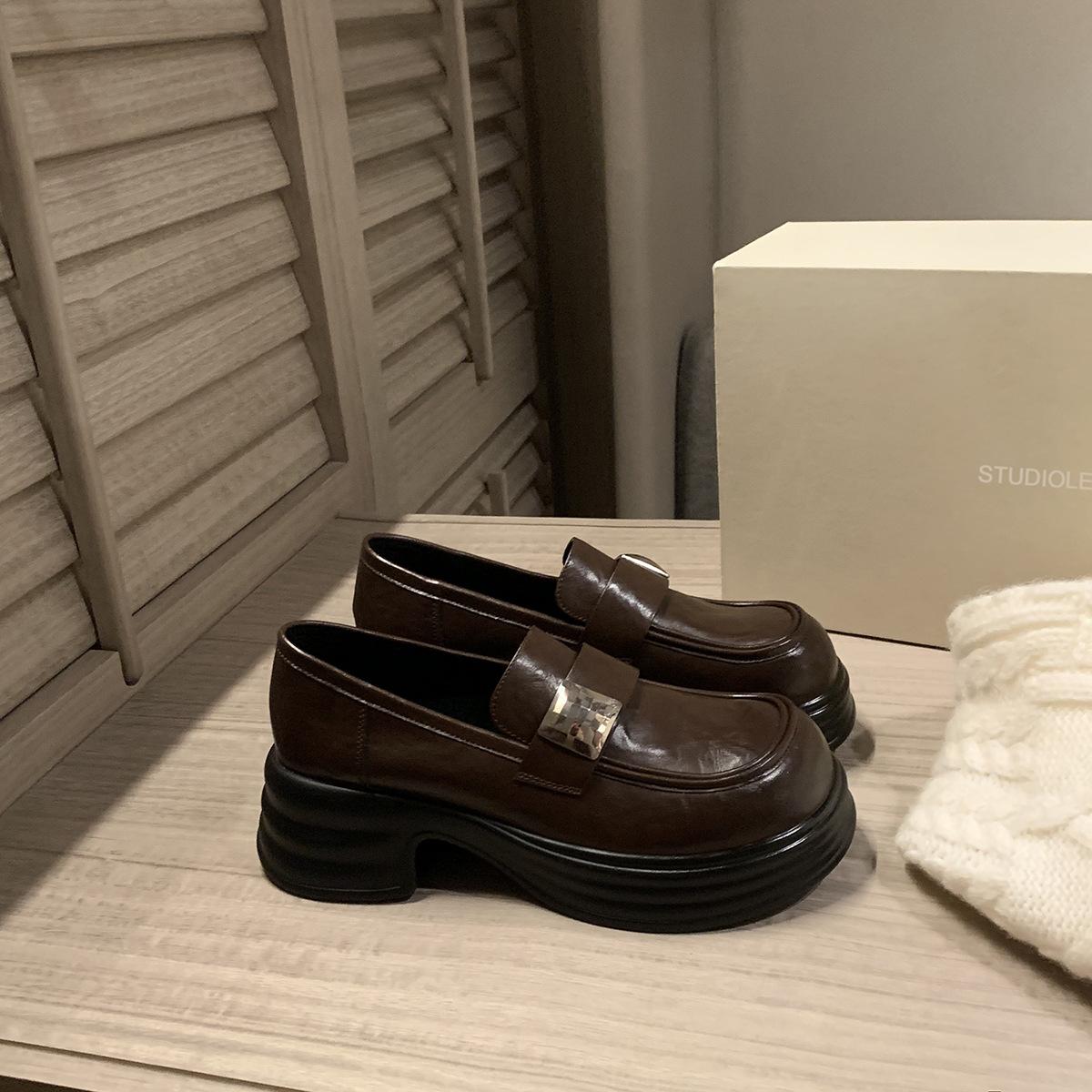 

Виноградная студия motherlee высота увеличена на 5 см~ маленький человек Тяньцай квадратный круглый носок серебряная пряжка лоферы на одном педале 40