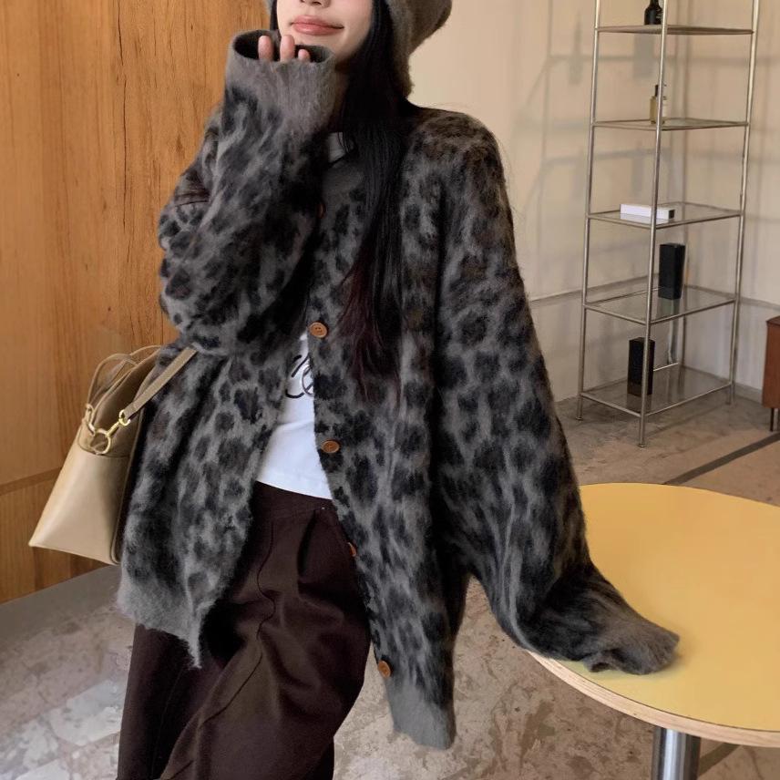 Round-neck Loose Knitted Coat Women's Single Button Thickened Leopard Print Sweater Cardigan for Autumn and Winter