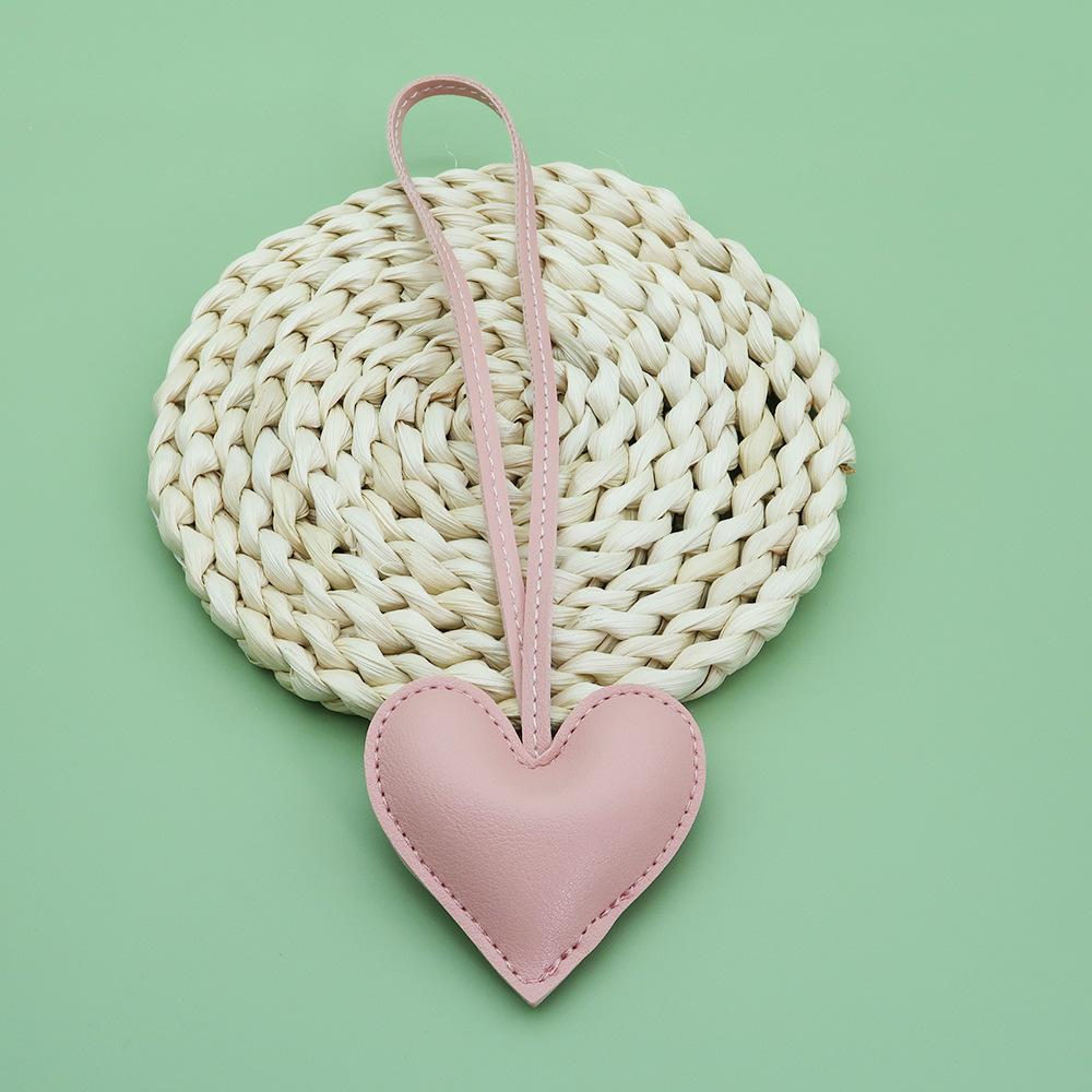 Custom Leather 3D Peach Heart Keychain Bag Pendant Love Hand Rope Personalized Couple Backpack Pendant Gift