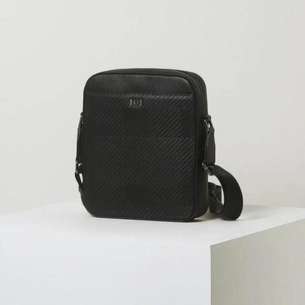 

Daks Black House Check Leather Crossbody Dbba4f309bk Single option
