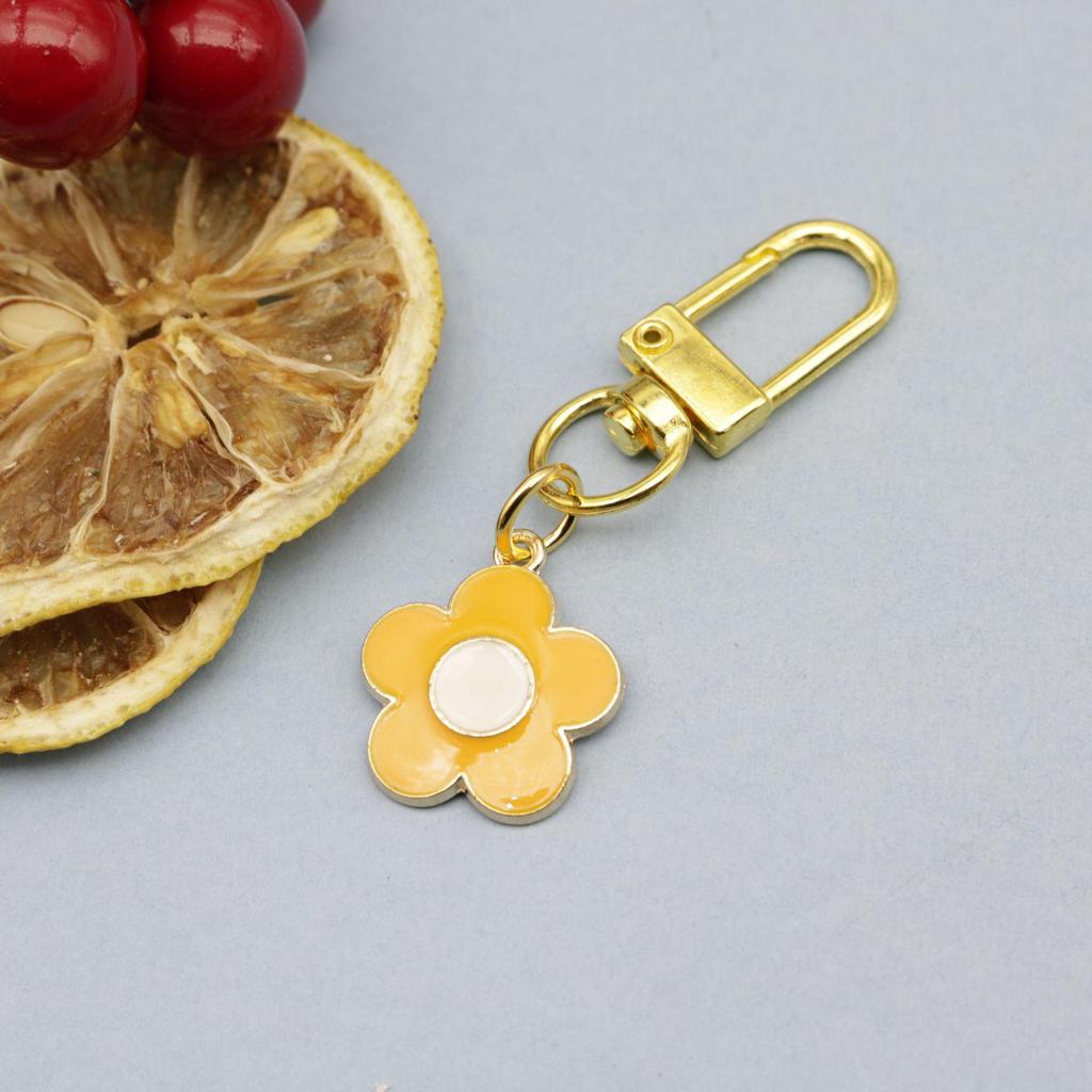 Charming Floral Keychain Pendant: Stylish, Cute, and Fresh for Girls & Couples