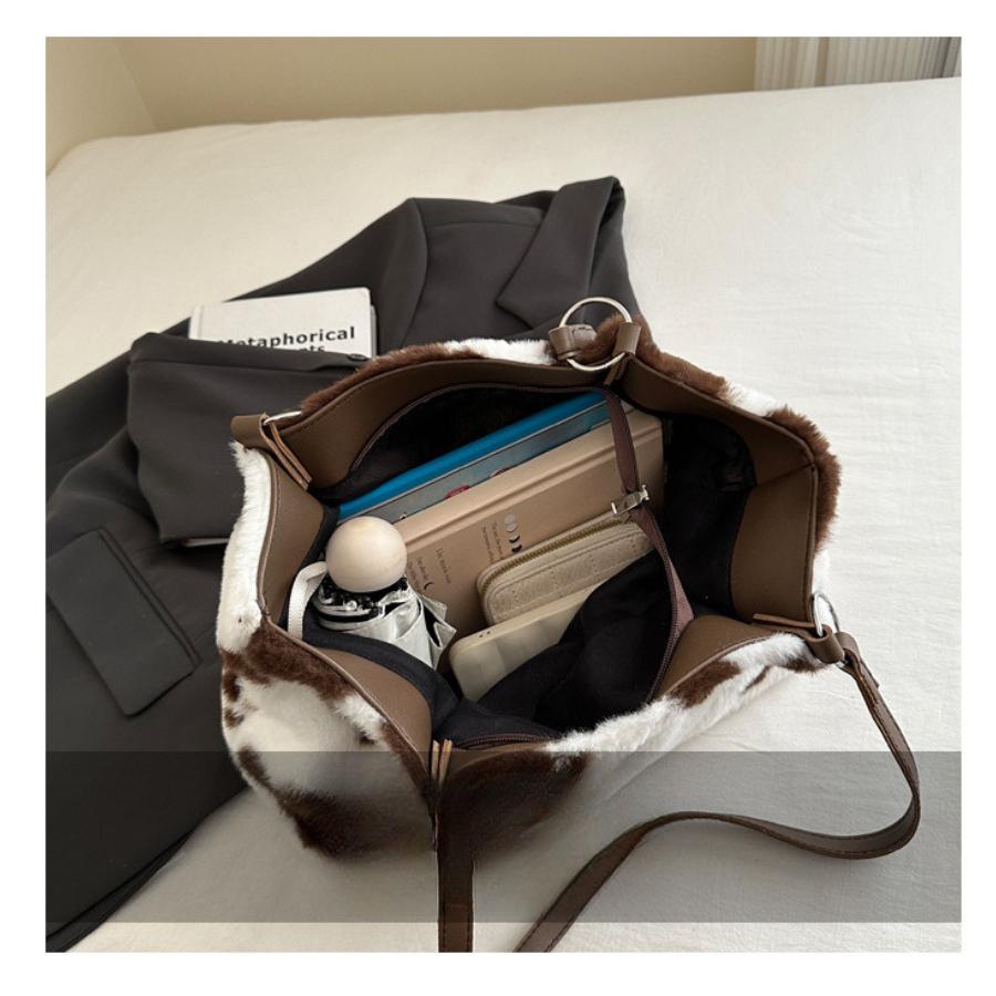 Trendy Plush Large Capacity Tote Bag for Women Soft Textured Shoulder Handbag Casual Daily Fashion Purse CLE