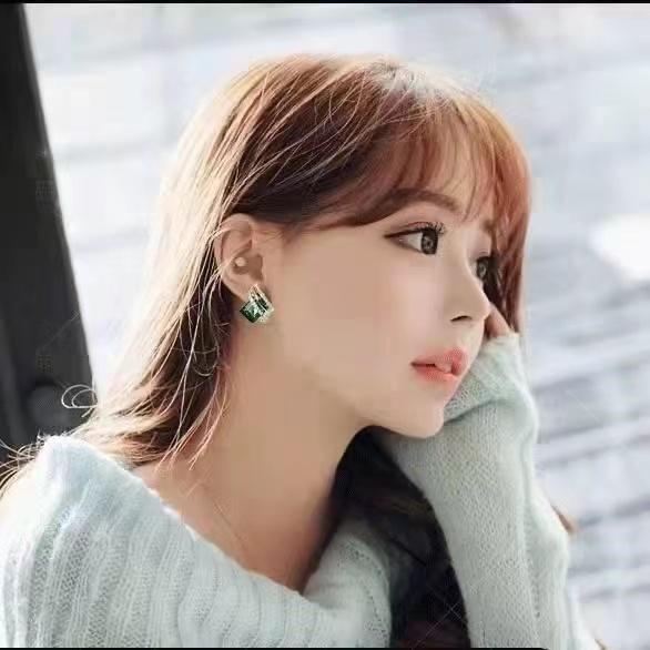 New Style Crystal Silver Needle Diamond Earrings Fashionable Temperament Decorative Stud Earrings for Women