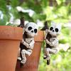 2Pcs Climbing Skeleton Figurine Flower Pot Hanger Mini Skeleton Halloween Resin Skeleton Ornament for Bonsai Planter Edge Decoration