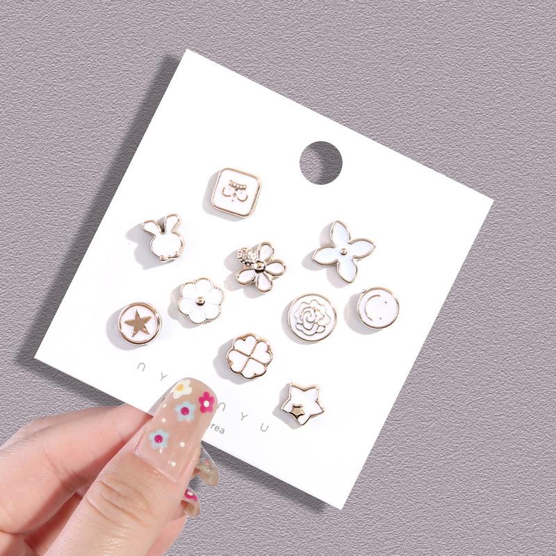 Trousers Are Rolled Edge Stickers, Pants Are Rolled Edge Fixed, Invisible Hidden Buttons Are Closed, and Seam-free Buttons Are Available.