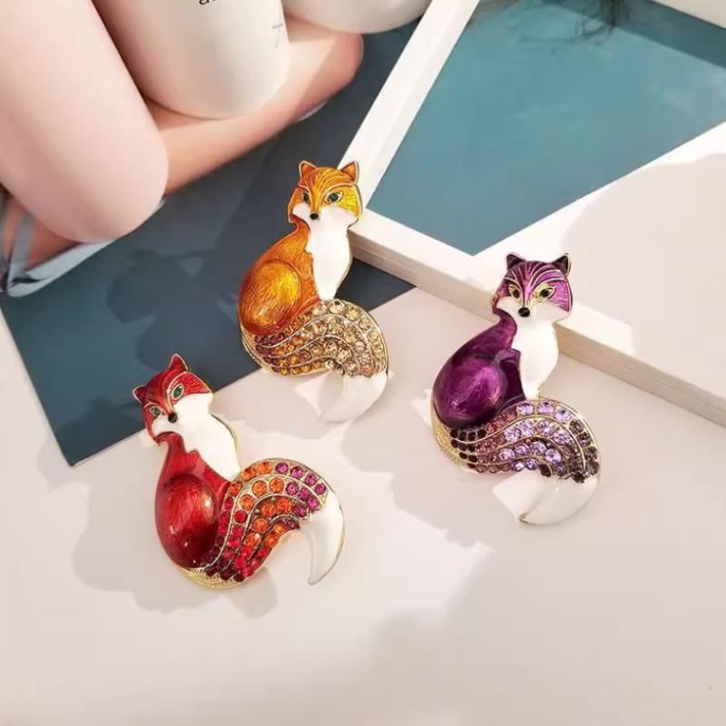 Stylish Foxes Brooch Cartoon Animal Lapel Pins Luxury Corsage For Women Versatile Shiny Corsage Clothing Accessories Gifts