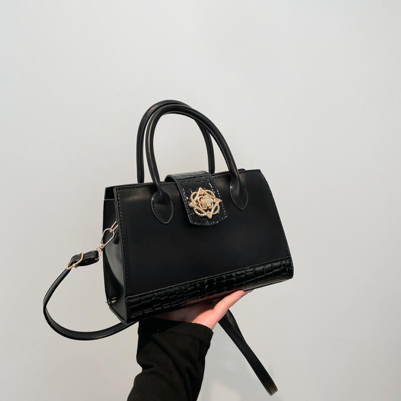Chic Modern Small Square Shoulder Bag For Women With Eye-catching Colors And Soft Pu Material чёрный