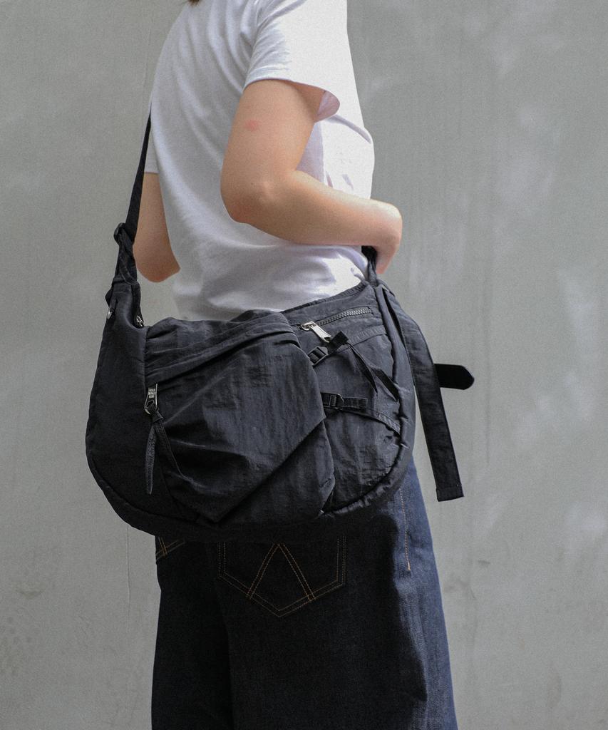 Iugamakaras Nylon Strap Hobo Bag (Black)