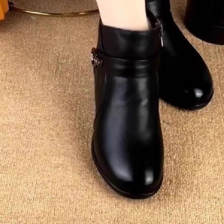 Scarpe da madre 2025 scarpe di cotone per mezza età e anziani velluto invernali calde antiscivolo stivaletti corti autunno e inverno scarpe da donna di mezza età nonna sh