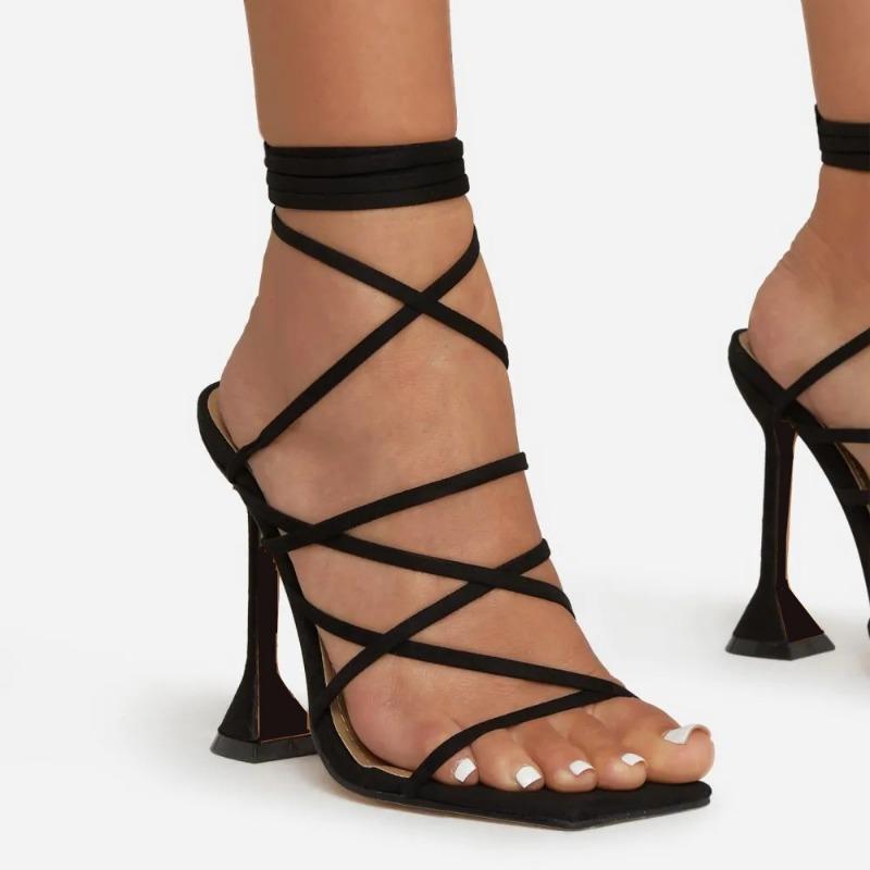 Summer New Black Strap Shos Stilettos Square Head Sandals Large Size Stiletto Womn