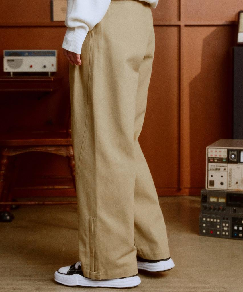 DTHIRTYONE Side Zip Pleated Cotton Pants (Camel Beige)
