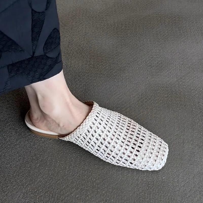 

Сумка из плетеной сетчатой пряжи, сандалии с открытым носком, женские 2025, новые, французские, универсальные, полые, для верхней носки, квадратный носок, плоская подошва, полушлепанцы 40