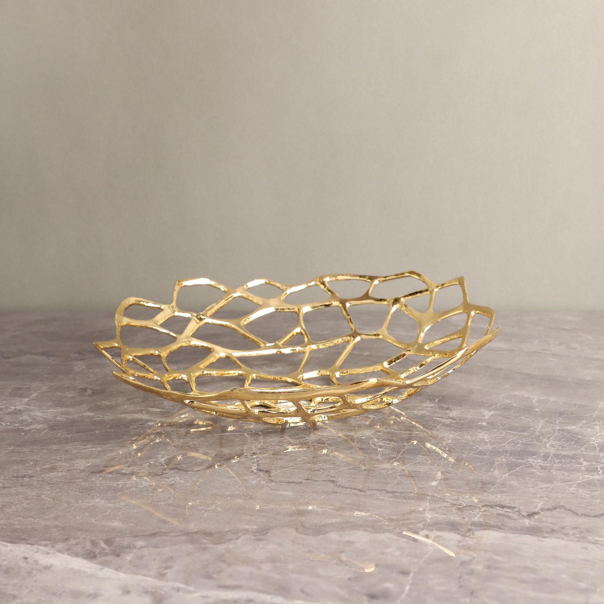 

Металлическая фруктовница с золотым гальваническим покрытием для декора столовой, спальни и фойе 33x30x7.5 Alloy Electroplated золотой