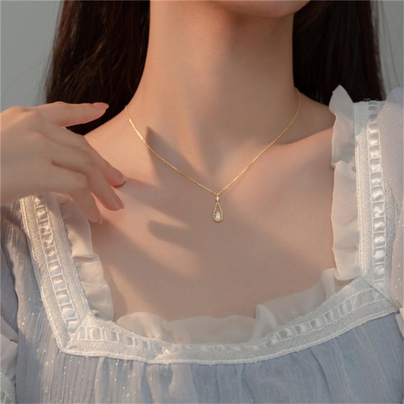 Fashion Exquisite Water Drop Zircon Necklace Female, Simple Temperament Cold Wind Collarbone Chain Neck Chain