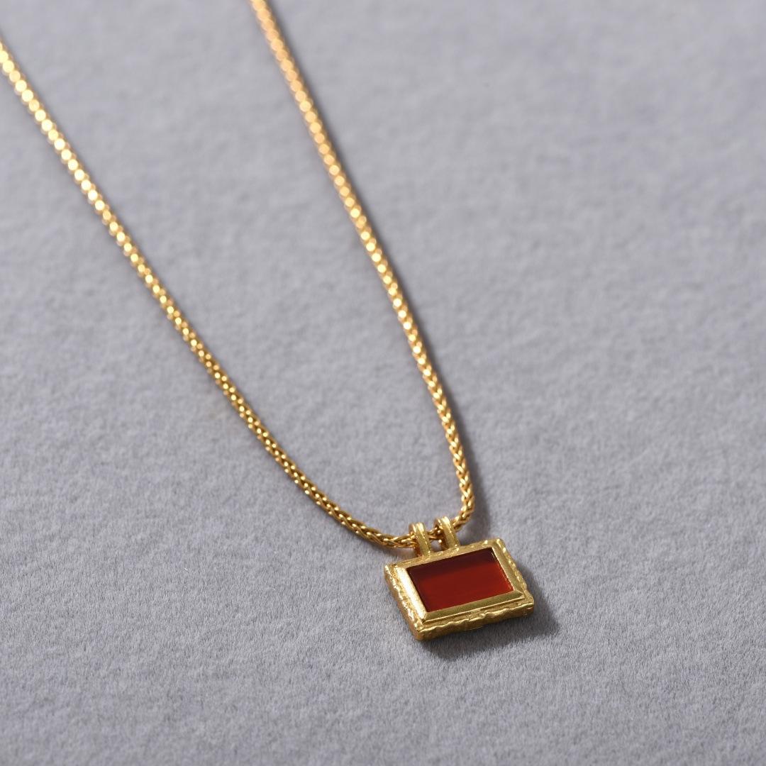 Wind High-Grade Metal Inlaid Agate Pendant Twist Chain Collarbone Chain Niche Design Light Luxury Necklace