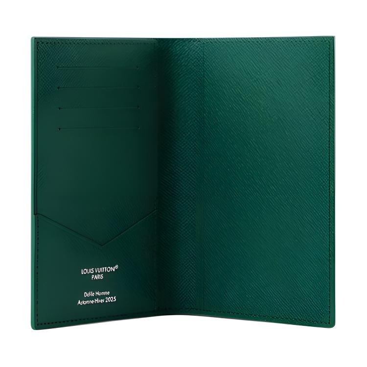 Louis Vuitton X Nigo Collaboration Embossed Logo Four Card Slot Monogram Coated Canvas Passport Holder Unisex Passport Holder Green M26293