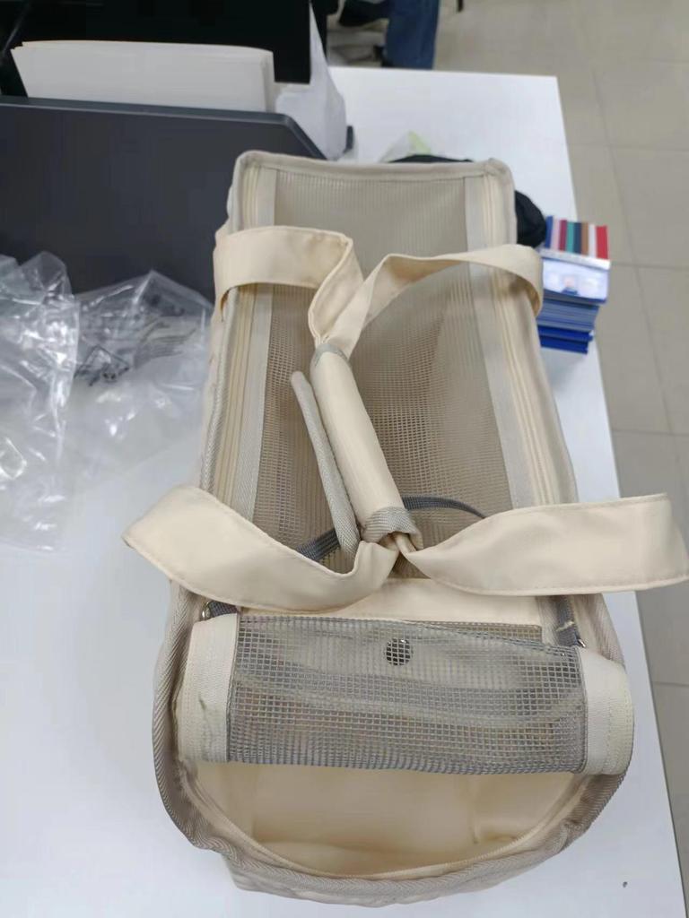 Crossbody Pet Carrier Bag: Stylish Shoulder Handbag for Cats & Dogs with Head-Out Design