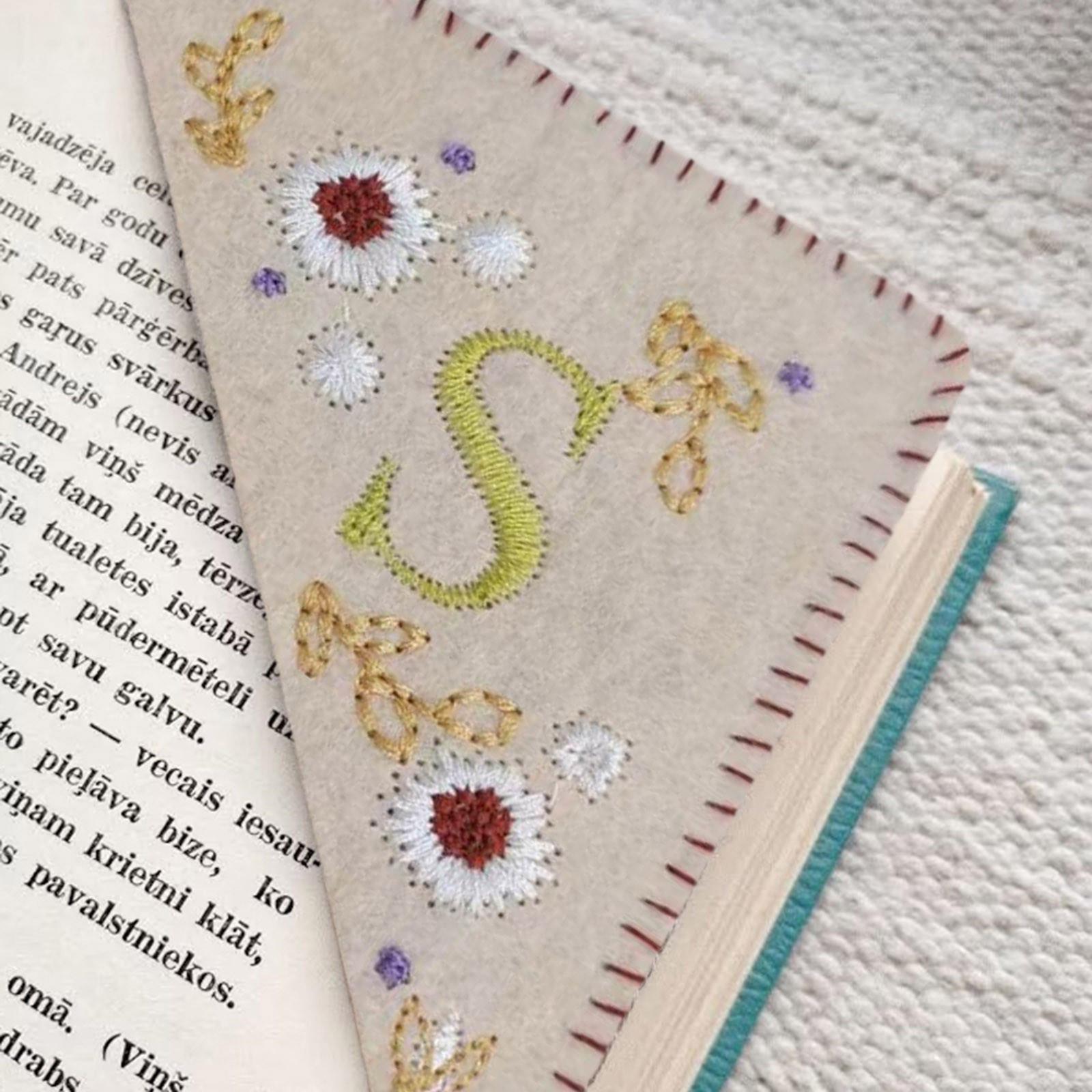 

26 Letters Embroidered Corner Bookmarks Felt Triangle Label Bookmark Elegant Personalized Bookmarks Stationery Office Supplies One Size