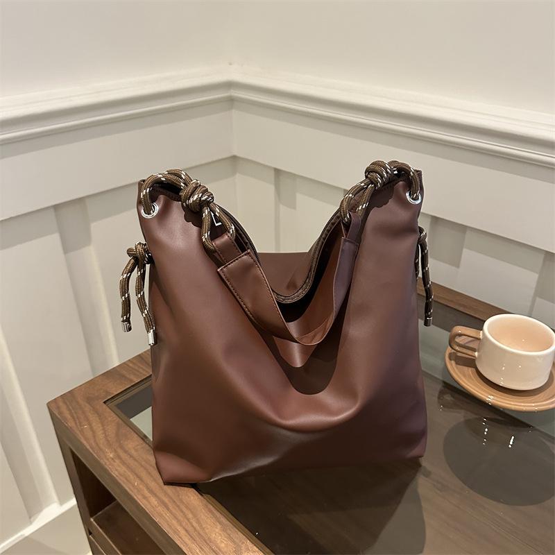 Premium texture large capacity tote bag women's autumn and winter lazy style versatile retro commuter student class shoulder bag