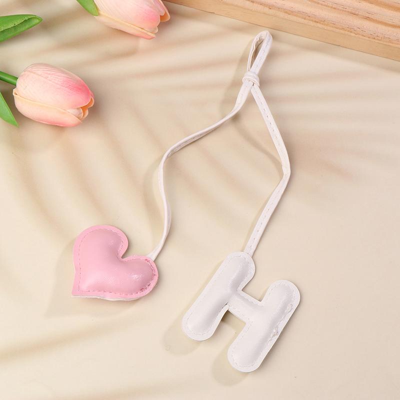Leather Keychain Heart Letter Charm Pendant Keyring Fashion Simple All-Matching Bag Decoration Jewelry Accessories