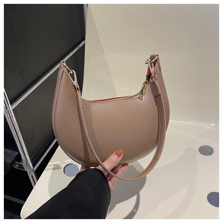 Vintage-Style Crescent Shoulder Bag: Trendy, Comfortable, and Fashionable Handbag
