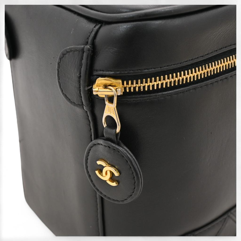 Auth Chanel Vanity Pouch Bicolore Lambskin ch5739cc