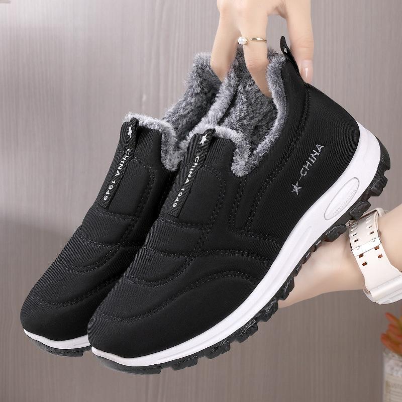 

Старые пекинские тканевые туфли женские зимние бархатные нескользящие утолщенные бабушки среди пожилых людей 2024 новые мамочки термо хлопковые туфли 43