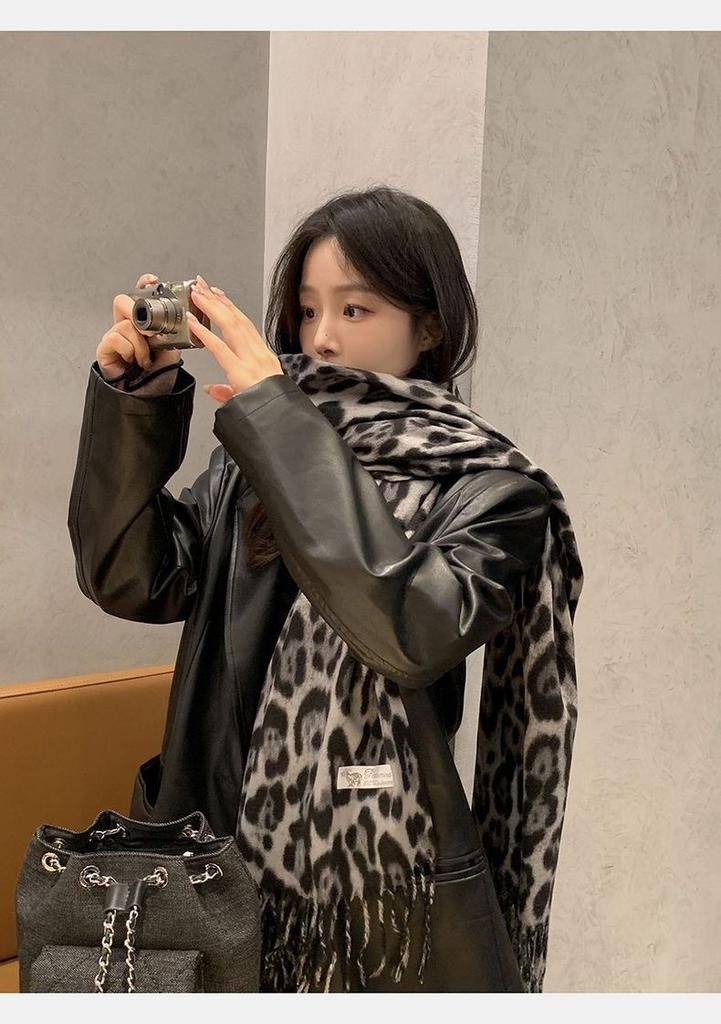 Sweet and cool retro leopard print fringed scarf female 1116 new millennium spice girl style autumn and winter thickened shawl scarf to keep warm