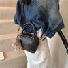Die diesjährige beliebte vielseitige tragbare kleine quadratische Tasche 2025 neue Herbstmode Nische einfarbige Schulter Umhängetasche